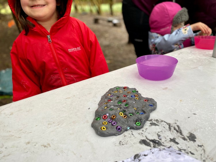 Outdoor learning with playdoh/playdough - exploring constellations